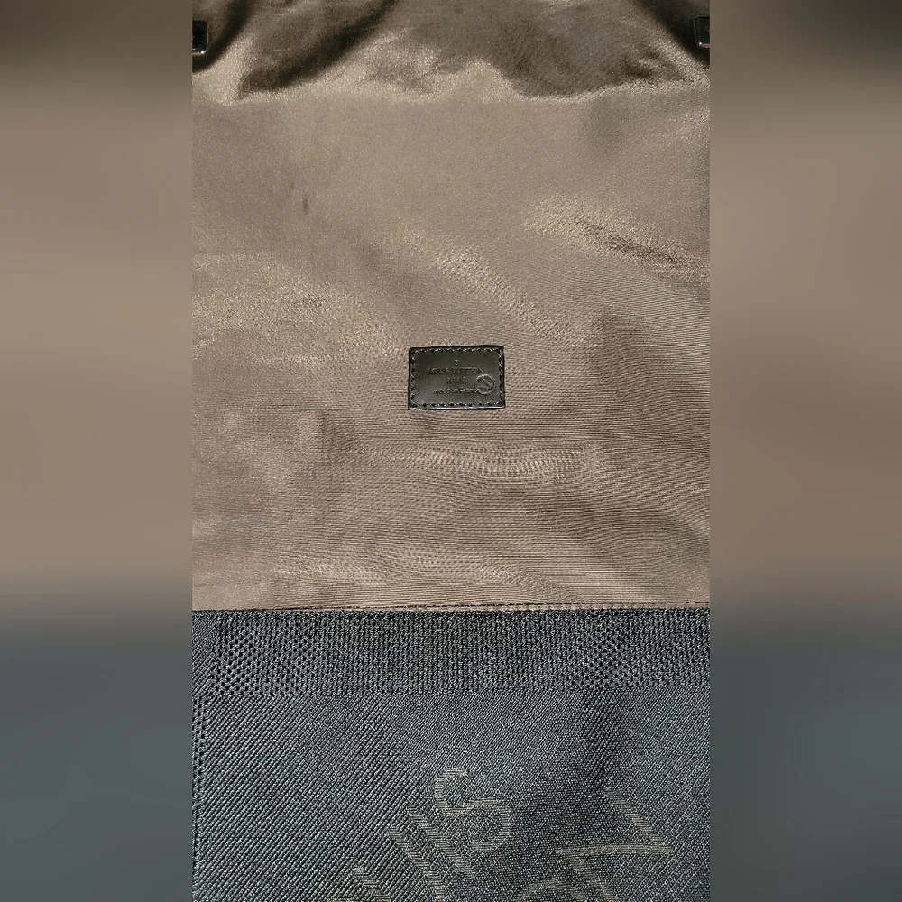 Louis Vuitton Messenger Bag Damier Black